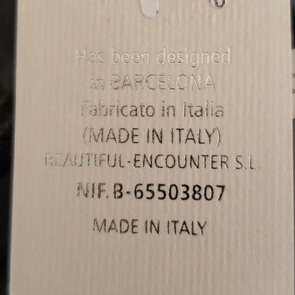 NWT Ladies Off the shoulder Top. GREY. Size: Medium - Picture 6 of 8